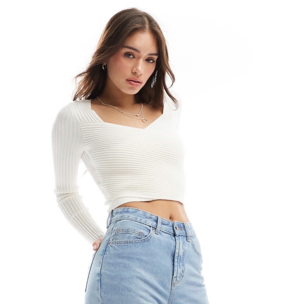 Abercrombie & Fitch | Knit Crossover Cropped Sweater - Picture 4 of 6